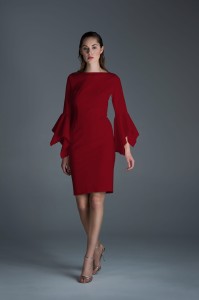 Czerwona sukienka z mankietami